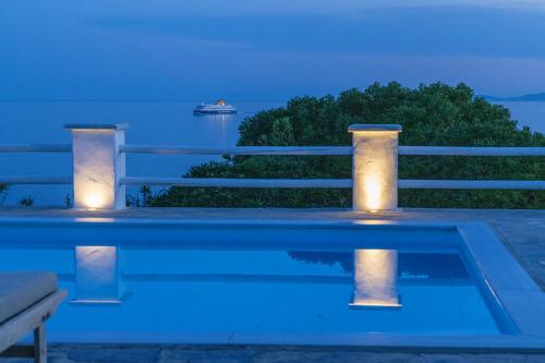 Big Blue Suites & Apartments