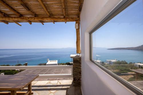 Gallery image of Big Blue Suites & Apartments in Kionia