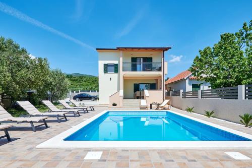 een zwembad voor een villa bij Villa Lilly in Kaštel Novi