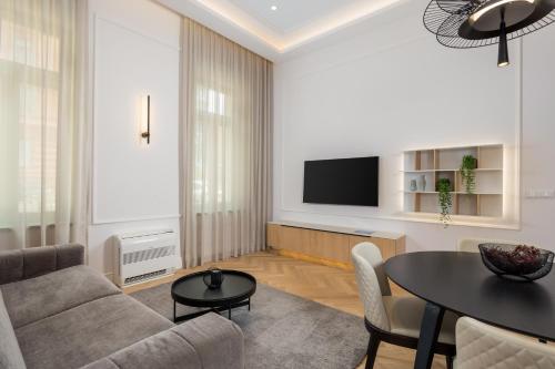 Μια τηλεόραση ή/και κέντρο ψυχαγωγίας στο Plaza Apartments