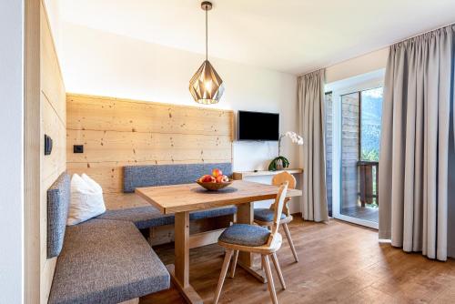 a living room with a table and a couch at Haus Lohengrin Ferienwohnung 4 in Siusi