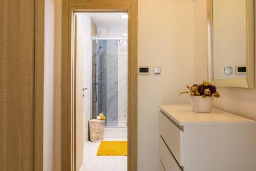 Et badeværelse på Apartments Mare Trogir