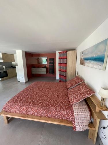 a bedroom with a large bed in a room at Appartements calmes LE MAS DE LAURIANE in Saintes-Maries-de-la-Mer