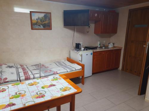 a small room with two beds and a kitchen at Agroturystyka nad Biebrza Sośniaki in Goniadz