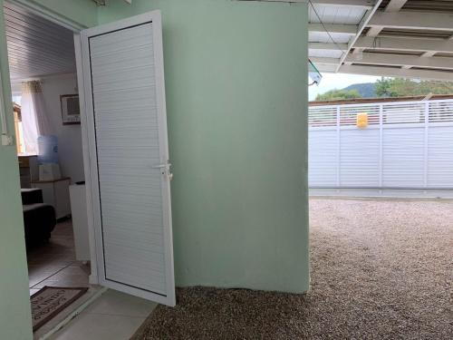 an open door in a room with a window at Casa da Vila in Porto Belo