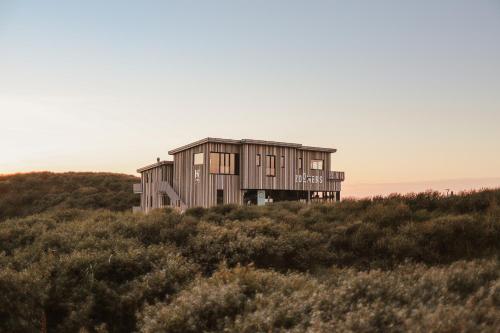 a house on the top of a hill at Strandhotel Zoomers in Castricum