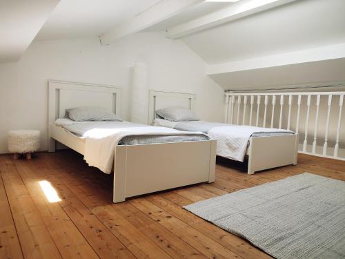 Ένα ή περισσότερα κρεβάτια σε δωμάτιο στο La petite bergerie