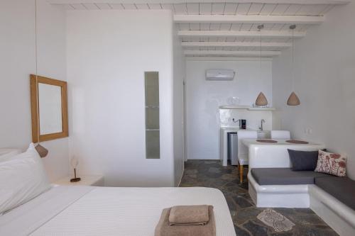 Gallery image of Big Blue Suites & Apartments in Kionia