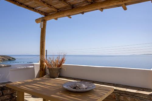 Gallery image of Big Blue Suites & Apartments in Kionia