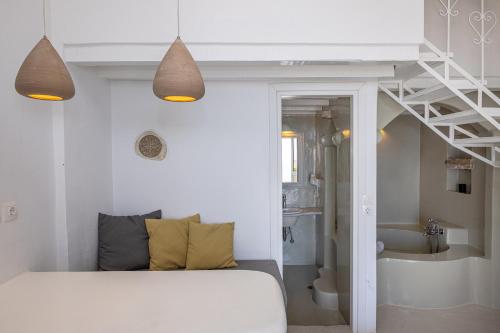 Gallery image of Big Blue Suites & Apartments in Kionia
