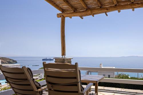 Gallery image of Big Blue Suites & Apartments in Kionia