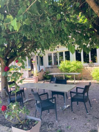 Κήπος έξω από το Hostellerie du Vieux Moulin