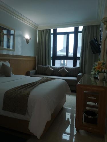 Postel nebo postele na pokoji v ubytování Majliss Hotel Downtown