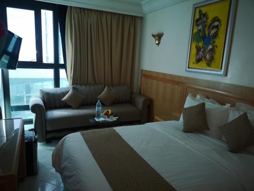 Postel nebo postele na pokoji v ubytování Majliss Hotel Downtown