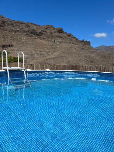 Majoituspaikassa Casa rural con baño adaptado y piscina en Mogán tai sen lähellä sijaitseva uima-allas