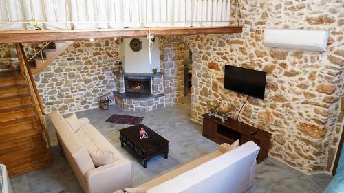 TV a/nebo společenská místnost v ubytování Stone Residence Chios