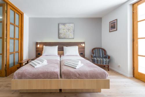 Sunshine Place Apartments