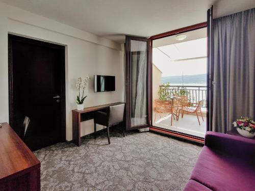 TV a/nebo společenská místnost v ubytování Hotel Pine