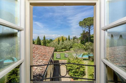 a window view of a garden from a house at Hotel Albergo Villa Marta in Lucca