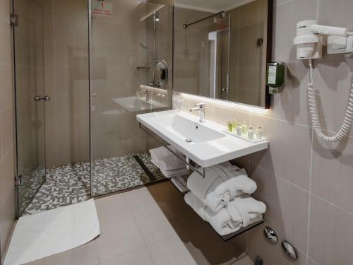 Un baño de Hotel Pine