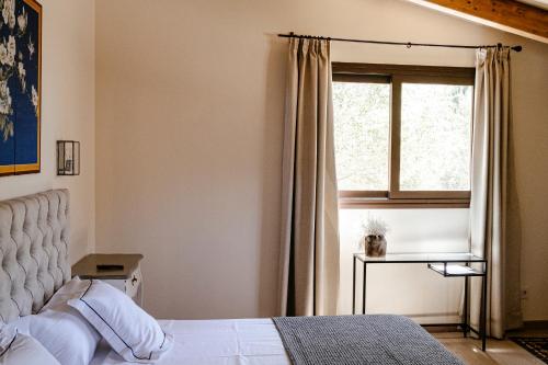a bedroom with a bed and a window at Finca Gomera - Agroturismo Hotel in Cala Pi