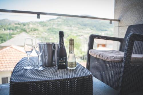 a table with two bottles of wine and two glasses at Hotel De Cerva in Cerva
