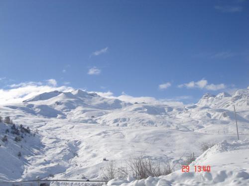 a snow covered mountain range with mountains in the background at Hotel Tirol in Formigal