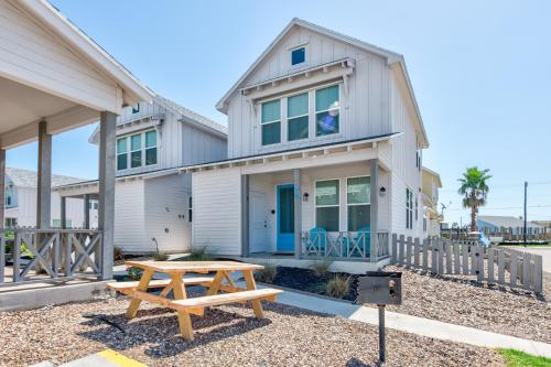 Gallery image of 5 Oclock Chateau MV2D in Port Aransas