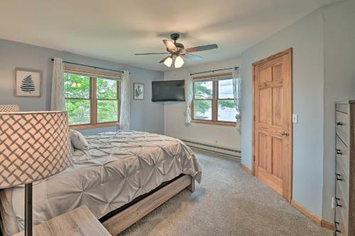Tempat tidur dalam kamar di Lakefront Gloversville Home with Beach and Dock!