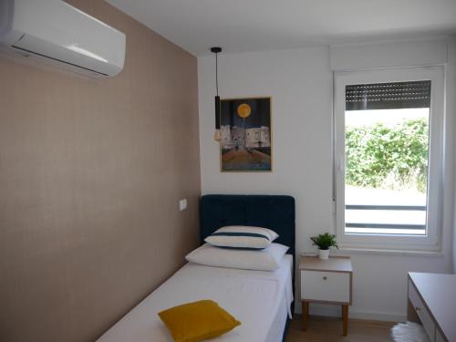 "Mon ami"apartment with garden, HOT TUB and free parking