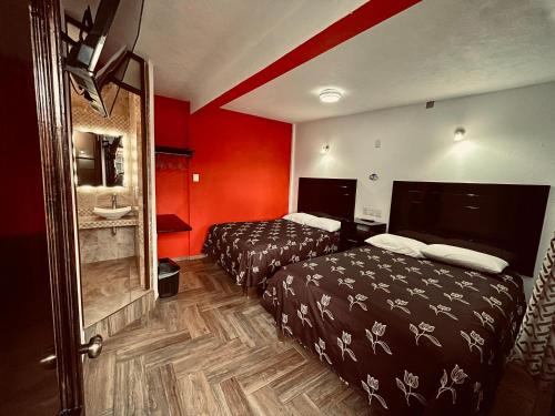 Voodi või voodid majutusasutuse HOTEL LA GRAN MANZANA toas