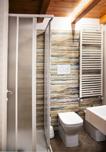 a bathroom with a toilet and a sink at Bed And Breakfast - Lulugiù in Lagonegro