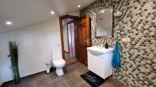 Ein Badezimmer in der Unterkunft Lauviņu rezidence