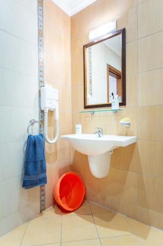 a bathroom with a sink and a mirror at Studio Maré Chernomorets in Chernomorets