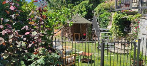 a fence with a small bird house in a yard at Villa Ola in Barrea