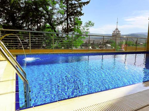 Bazén v ubytování Hotel Residence Plaza nebo v jeho okolí