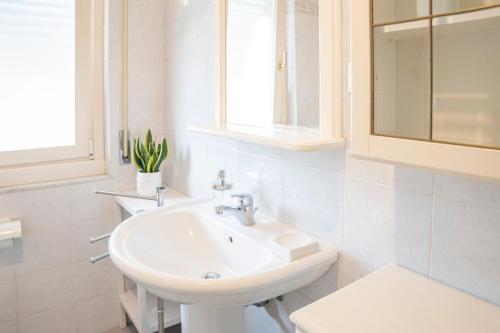 A bathroom at Appartamento Corsaro