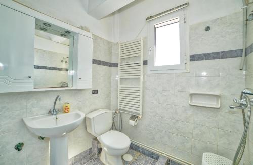 A bathroom at Villa Zefiros