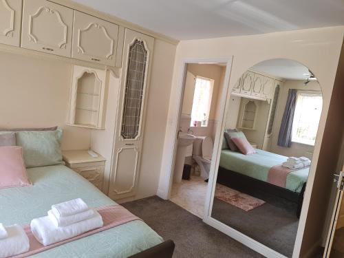 Ένα ή περισσότερα κρεβάτια σε δωμάτιο στο Stunning 4-Bed House in Walsall