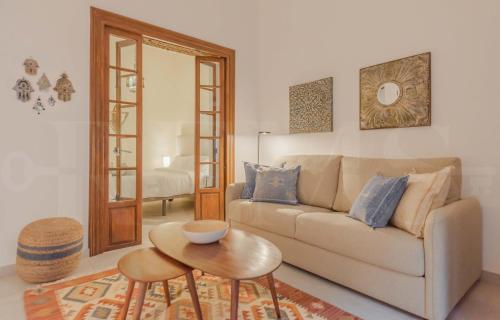 Apartment with balcony in the heart of Malaga by REMS
