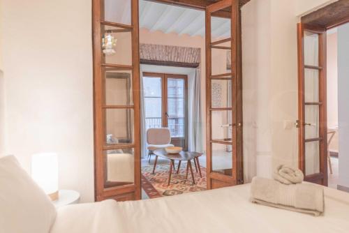 Apartment with balcony in the heart of Malaga by REMS
