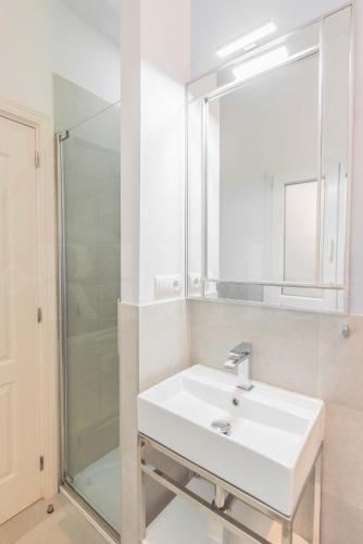 Apartment with balcony in the heart of Malaga by REMS