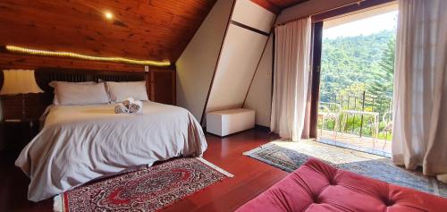 Ένα ή περισσότερα κρεβάτια σε δωμάτιο στο Casa Serrana, 4 quartos com ar e piscina aquecida em meio à Natureza de Itaipava