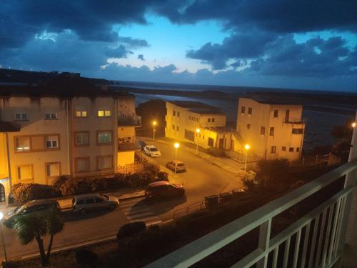 Ảnh trong thư viện ảnh của Apartamento con vistas al mar-Ola del atardecer ở Mogro