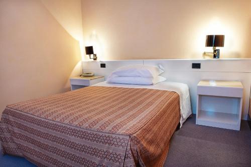 En eller flere senge i et værelse på Hotel Giovanni