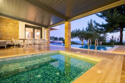 Gallery image of F & B Summer Family Villa - Kassandra - Siviri in Siviri