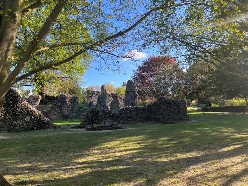 a park with some rocks in the grass at Charming 3 bedroom property in Bury St Edmunds in Bury Saint Edmunds