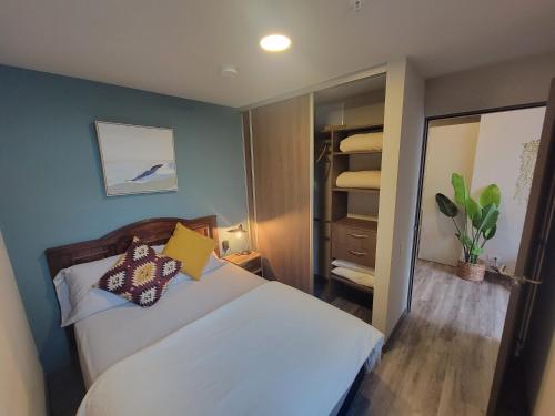 Ένα ή περισσότερα κρεβάτια σε δωμάτιο στο Cosmopolitan APT 1407, 5 Star Facilities, 15m SJO Airport, Parking, Pool, Gym