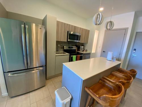 Eldhús eða eldhúskrókur á SUNSET OCEAN VIEW CONDO