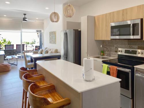 Cuina o zona de cuina de SUNSET OCEAN VIEW CONDO